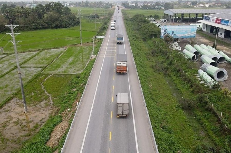 Một đoạn tuyến tr&aacute;nh H&agrave; Tĩnh hiện c&oacute; quy m&ocirc; 2 l&agrave;n xe.