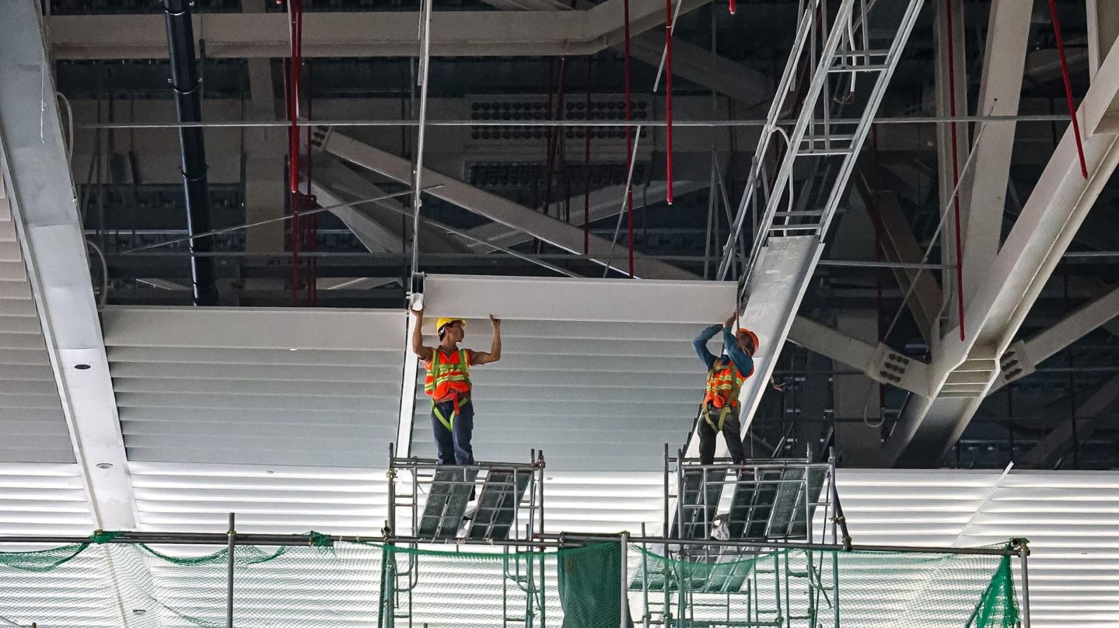 Thi c&ocirc;ng ho&agrave;n thiện Nh&agrave; ga h&agrave;nh kh&aacute;ch Cảng h&agrave;ng kh&ocirc;ng quốc tế Long Th&agrave;nh.