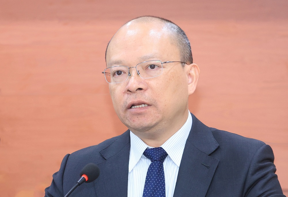 TS. B&ugrave;i Thi&ecirc;n Thu, Gs Đại học Okayama (Nhật Bản), Ph&oacute; chủ tịch Hội Cảng - Đường thuỷ - Thềm lục địa Việt Nam, nguy&ecirc;n Cục trưởng Cục Đường thủy nội địa Việt Nam.