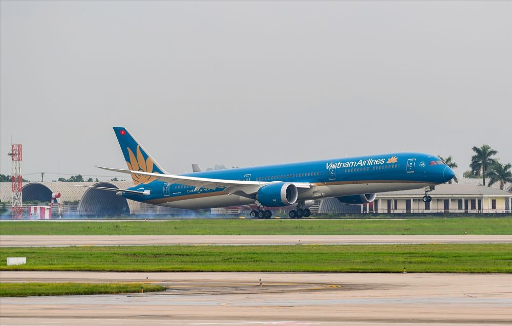 Vietnam Airlines đang c&oacute; kế hoạch bổ sung 30 t&agrave;u bay th&acirc;n rộng(loại t&agrave;u A350-900 / B787-9) với lịch giao dự kiến trong giai đoạn 2028-2032 v&agrave; sẵn s&agrave;ng xem x&eacute;t tất cả c&aacute;c phương &aacute;n thu&ecirc;/mua khả thi.
