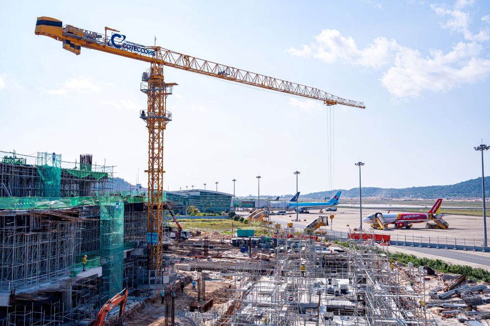 Tập đo&agrave;n Sungroup đẩy nhanh tiến độ mở rộng Cảng h&agrave;ng kh&ocirc;ng quốc tế Ph&uacute; Quốc kịp phục vụ Hội nghị cấp cao APEC 2027.