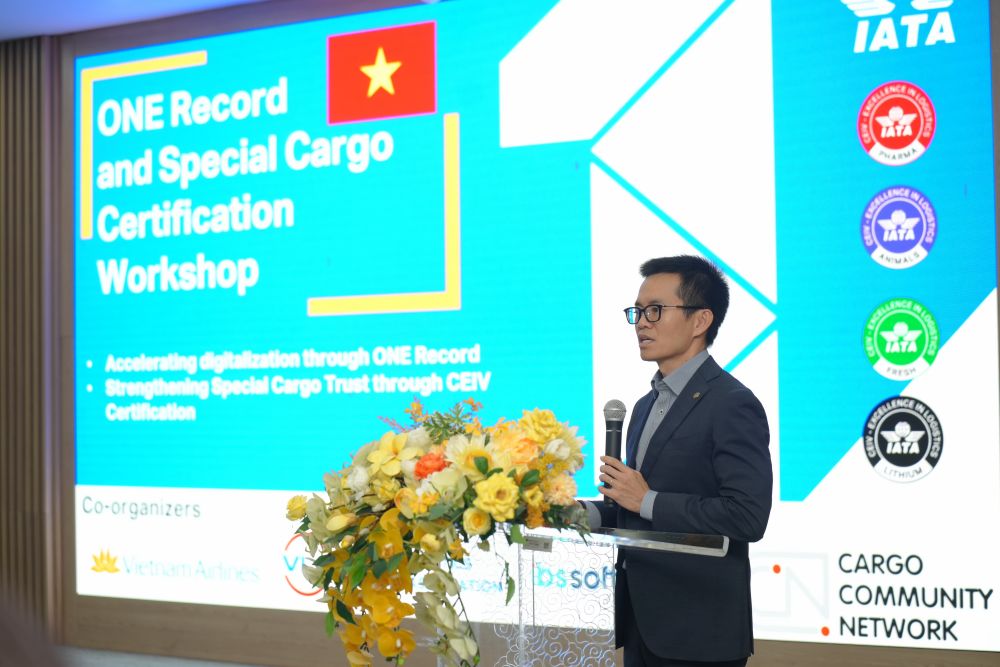 Ảnh 2_ &Ocirc;ng Nguyễn Quang Trung, Ph&oacute; Tổng gi&aacute;m đốc Vietnam Airlines cho biết Vietnam Airlines mong muốn tiếp tục đồng h&agrave;nh c&ugrave;ng IATA v&agrave; c&aacute;c đối t&aacute;c trong việc th&uacute;c đẩy chuyển đổi số th&ocirc;ng qua ONE Record