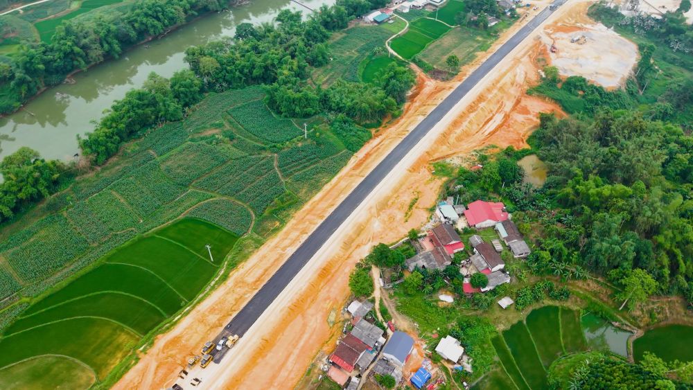 Thi c&ocirc;ng Dự &aacute;n đường cao tốc Đồng Đăng - Tr&agrave; Lĩnh.