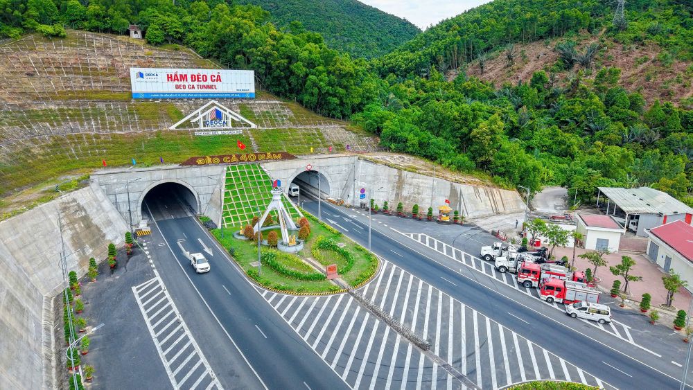 Hầm đường bộ Đèo Cả.