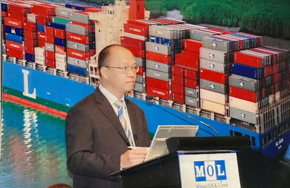  TS B&ugrave;i Thi&ecirc;n Thu, GS Đại học Okayama (Nhật Bản), Ph&oacute; chủ tịch thường trực Hội Cảng, Đường thủy, Thềm lục địa Việt Nam.