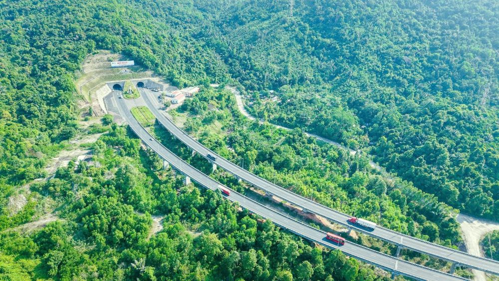 Toàn cảnh hầm đường bộ Đèo Cả.