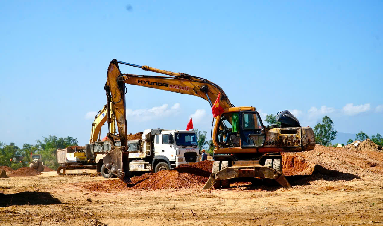 Thi c&ocirc;ng Dự &aacute;n cao tốc Quy Nhơn - Pleiku. (ảnh: VGP).