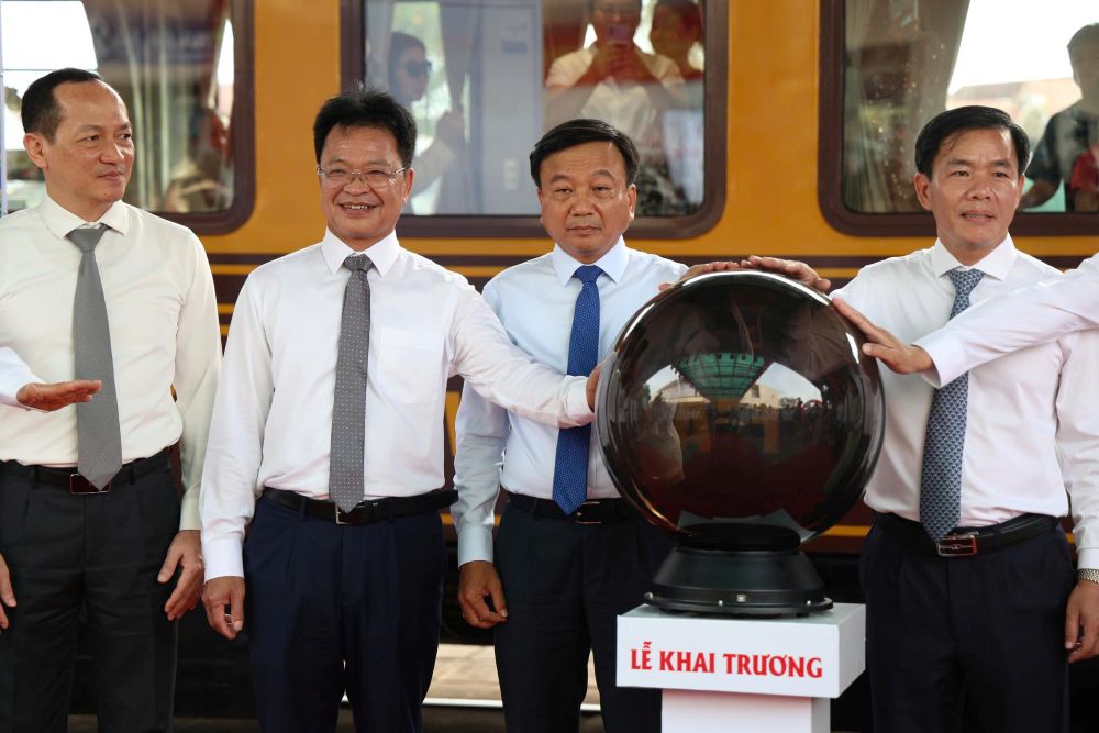 C&aacute;c đại biểu thực hiện nghi thức triển khai Dự &aacute;n.