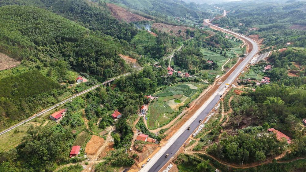 Một đoạn c&ocirc;ng trường cao tốc Đồng Đăng - Tr&agrave; Lĩnh.
