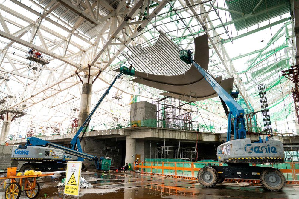 Thi công hoàn thiện mái Nhà ga hành khách T2, Cảng hàng không quốc tế Phú Quốc.