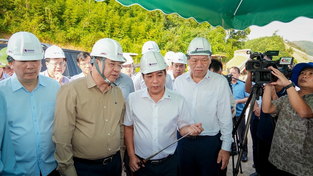 Phó Thủ tướng Thường trực Chính phủ Phạm Gia Túc đến kiểm tra công trường tại Km23 thuộc Dự án cao tốc Đồng Đăng – Trà Lĩnh