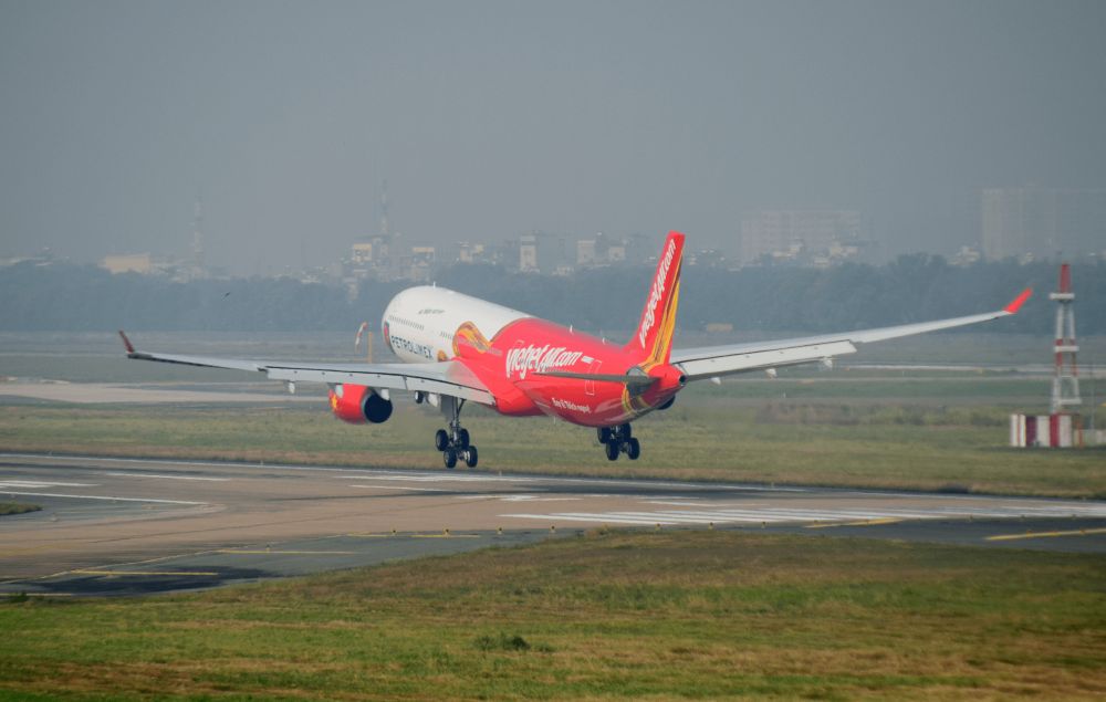 Một t&agrave;u bay th&acirc;n rộng Airbus A350 của Vietnam Airlines.