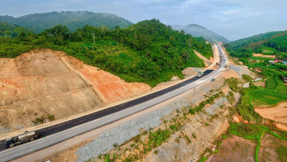 HHV là một trong những nhà thầu chủ lực thi công Dự án cao tốc Đồng Đăng - Trà Lĩnh.