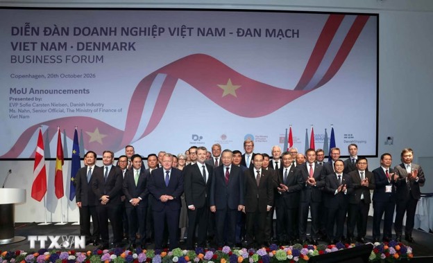 Tổng B&iacute; thư, Chủ tịch nước T&ocirc; L&acirc;m v&agrave; Nh&agrave; Vua Đan Mạch Frederik X c&ugrave;ng c&aacute;c đại biểu v&agrave; c&aacute;c doanh nghiệp hai nước (Ảnh: Thống Nhất/TTXVN).