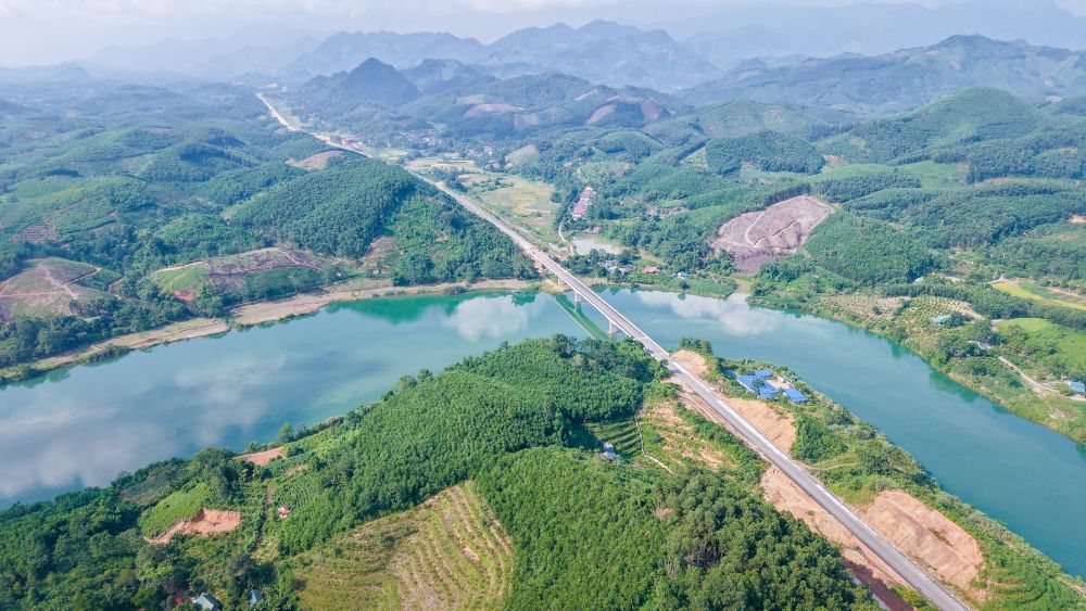 Một c&acirc;y cầu đ&atilde; sẵn s&agrave;ng đưa v&agrave;o khai th&aacute;c tr&ecirc;n tuyến cao tốc Tuy&ecirc;n Quang - H&agrave; Giang giai đoạn 1.