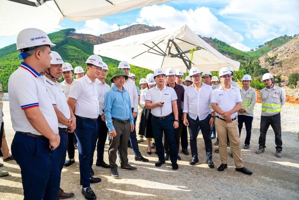 &Ocirc;ng Hồ Minh Ho&agrave;ng kiểm tra c&ocirc;ng trường, đ&ocirc;n đốc tiến độ G&oacute;i thầu XL01 - cao tốc Kh&aacute;nh H&ograve;a - Bu&ocirc;n Ma Thuột.