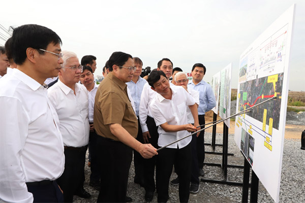 Thủ tướng nghe báo cáo tuyến đường cao tốc TP.Hồ Chí Minh-Thủ Dầu Một-Chơn Thành