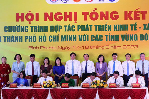 Lãnh đạo các tỉnh vùng Đông Nam bộ ký kết hợp tác 