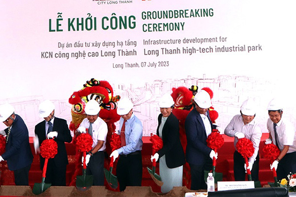 Lãnh đạo tỉnh Đồng Nai thực hiện nghi lễ khởi công 