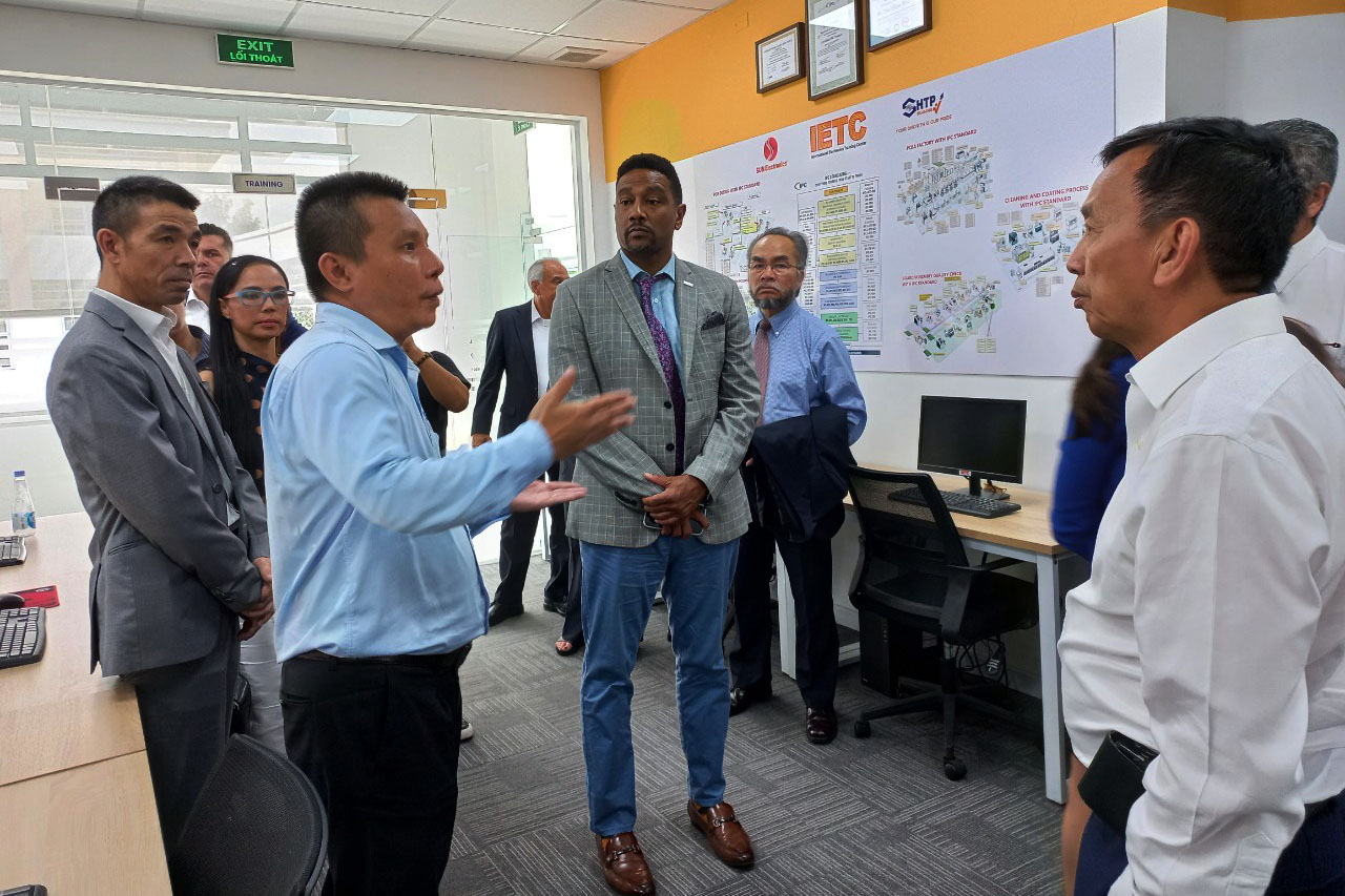 Nhà đầu tư Hoa Kỳ thăm trun Tâm thuộc Khu Công nghệ cao TP.HCM 
