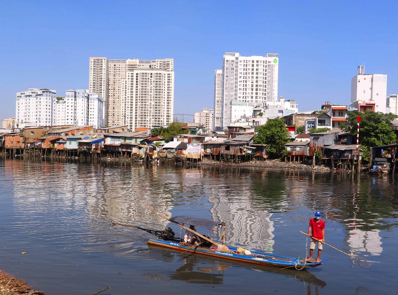 TP.HCM cần số vốn rất lớn để di dời các căn nhà tạm ven kênh rạch - Ảnh: Lê Toàn