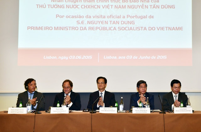 Thủ tướng Việt Nam Nguyễn Tấn Dũng và Phó Thủ tướng Bồ Đào Nha Paulo Portas tại cuộc đối thoại doanh nghiệp Việt Nam -Bồ Đào Nha