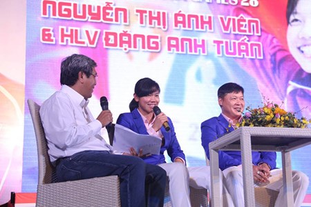  HLV Đặng Anh Tuấn và Ánh Viên nhận thưởng cao nhất ở đoàn thể thao Việt Nam.