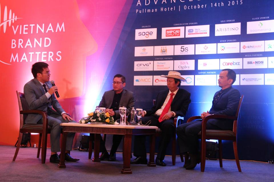 Các diễn giả Nguyễn Đức Sơn, Phạm Đình Nguyên, Vũ Minh Trí trả lời thắc mắc của các CEO còn đang loay hoay trong việc đưa thương hiệu lên tầm cao mới