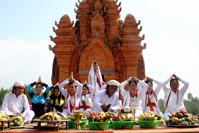 Katê là một trong những lễ hội thu hút khá đông du khách quốc tế đến với Ninh Thuận bởi nét văn hóa đặc sắc riêng biệt của đồng bào Chăm