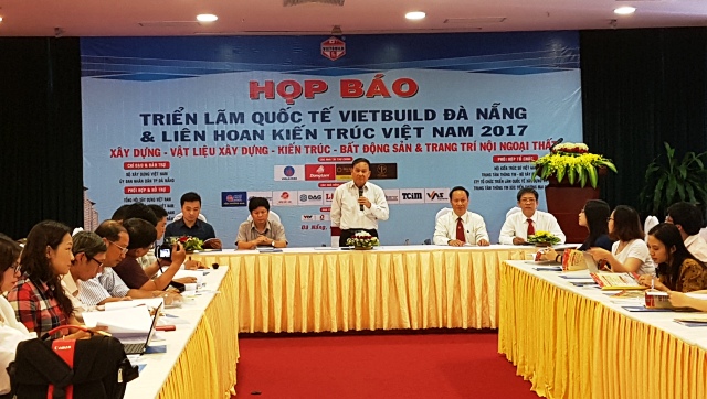 Ông Nguyễn Tấn Vạn, Chủ tịch Hội Kiến trúc sư Việt Nam chủ trì buổi họp báo