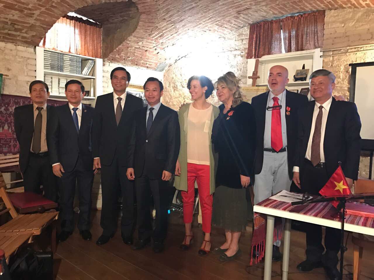 Đoàn lãnh đạo thành phố làm việc với Lãnh sự Danh dự Việt Nam tại thành phố Turin