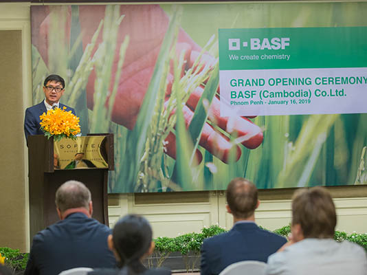 Ông Petrus Ng, Giám đốc BASF Thái Lan và Đông Dương phát biểu tại lễ ra mắt BASF Campuchia