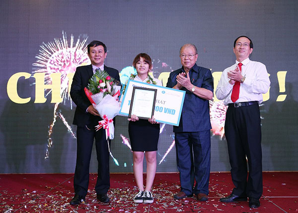 Năm 2018, đề án  “Sản xuất máy chăm sóc mía FOHA” của thí sinh Vũ Thị Ngọc (thứ hai, trái) sinh viên trường Đại học Công nghiệp Hà Nội đã đạt giải quán quân cuộc thi. -luongvancan 1: Buổi họp báo giới thiệu về giải thưởng năm 2019