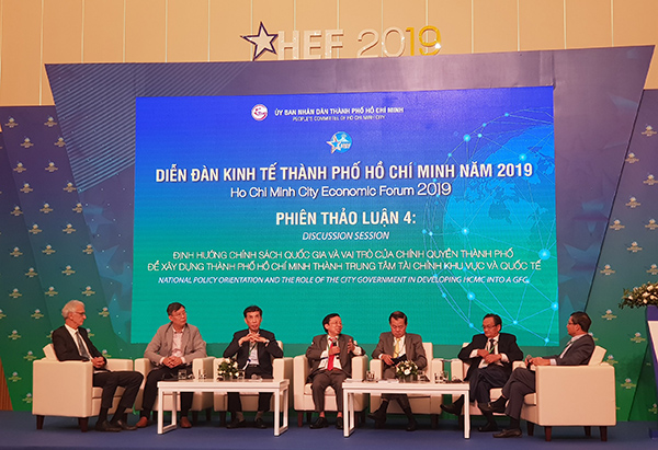 Phiên tọa đàm với chủ đề “Định hướng chính sách quốc gia và vai trò của chính quyền Thành phố để xây dựng TP Hồ Chí Minh thành Trung tâm tài chính khu vực và quốc tế” trong khuôn khổ Diễn đàn kinh tế TP.HCM 2019 