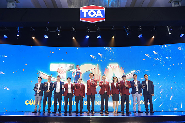 Lãnh đạo Công ty TNHH Sơn TOA Việt Nam đã khởi động sự kiện “Cùng đồng hành, đổi mới, thành công”