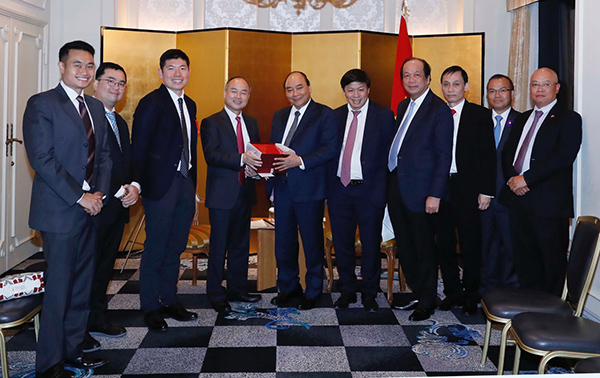 Thủ tướng Nguyễn Xuân Phúc gặp gỡ ông Masayoshi Son - Tổng giám đốc tập đoàn SoftBank và ông Anthony Tan - Đồng sáng lập Grab