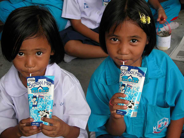 Chương trình Sữa học đường trên thế giới đã được triển khai từ rất sớm tại 60 Quốc gia như Nhật Bản, Thái Lan, Trung Quốc, Hoa Kỳ, Anh…