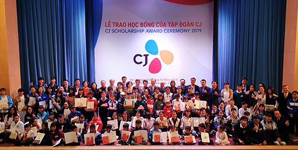 Đây là năm thứ 7, CJ Group tổ chức trao học bổng hỗ trợ sinh viên vượt khó của Lâm Đồng