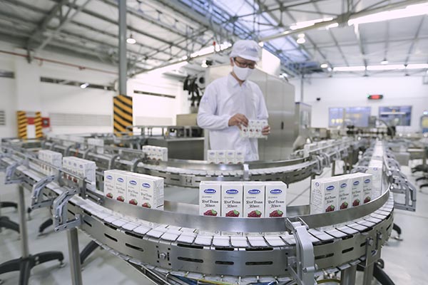 Dây chuyền sản xuất sản phẩm sữa hạt xuất khẩu của Vinamilk