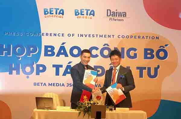 Ông Bùi Quang Minh (bên trái) và đại diện Quỹ Daiwa PI Partners tại lễ ký kết