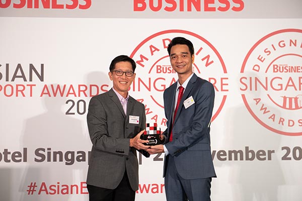 Đại diện Vinamilk nhận Giải thưởng xuất khẩu Châu Á tại Singapore vào cuối năm 2019