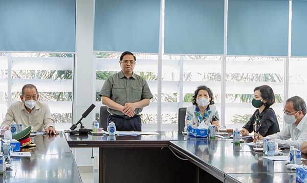 Thủ tướng Chính phủ Phạm Minh Chính cùng nhiều Bộ trưởng và các thành viên Chính phủ đến thăm và làm việc tại Nhà máy sữa Việt Nam của Vinamilk