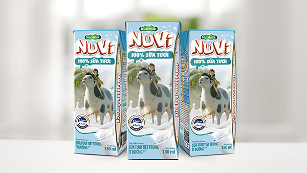 -	Sữa tươi NuVi sử dụng nguồn nguyên liệu là sữa tươi từ bò ăn thảo mộc