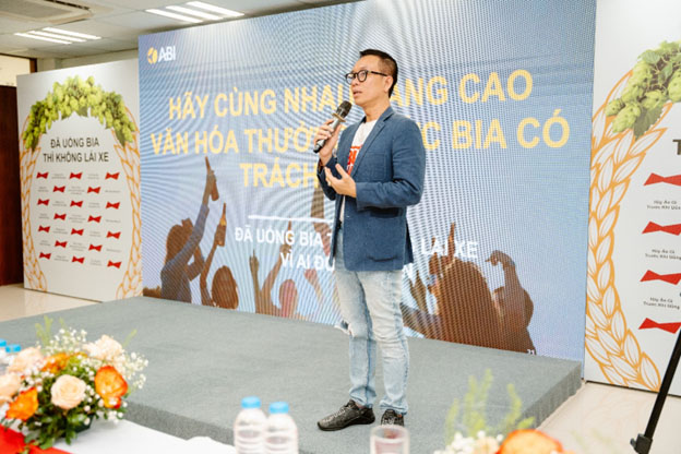 -	Anh Trương Văn Toàn – Giám đốc Pháp lý Đối ngoại và Truyền thông của AB InBev chia sẻ về thông điệp nhân văn Thưởng thức bia có trách nhiệm Vì ai đó cần bạn