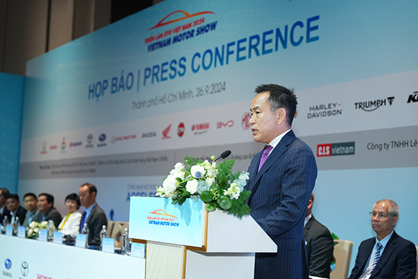 1.Ông Koji Sugita - Chủ tịch Hiệp hội các Nhà sản xuất Xe máy Việt Nam (VAMM), Tổng giám đốc Công ty Honda Việt Nam