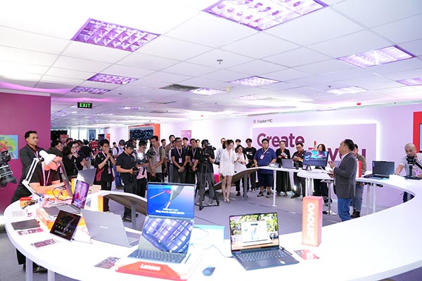 Lenovo Việt Nam ra mắt dải laptop AI thế hệ mới tại Việt Nam