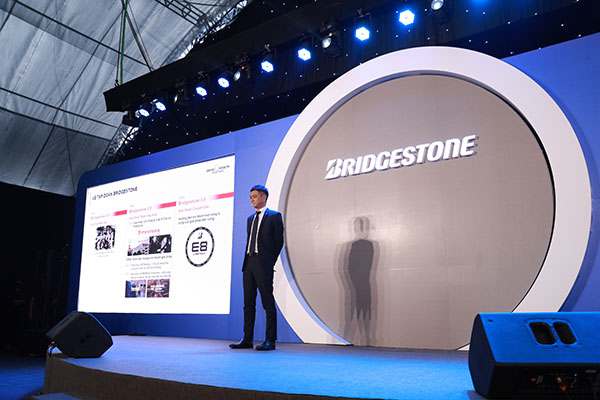 Ông Naoki Inutsuka, Tổng Giám Đốc Bridgestone Việt Nam, giới thiệu về Bridgestone TURANZA 6 