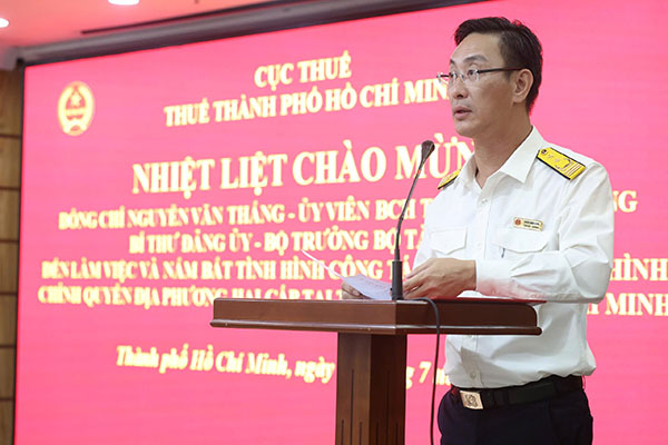 ông Đoàn Minh Dũng – Trưởng Thuế TP. Hồ Chí Minh, báo cáo tại buổi họp