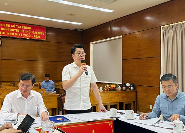 ông Trần Quân, Giám đốc Kho bạc Nhà nước- Trưởng đoàn công tác của Bộ tài chính tại buổi làm việc