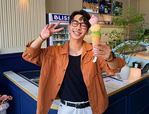 Ninh Tito, một hot Tiktoker có tiếng tại Hà Nội cũng đã tới “check in” tại cửa hàng Premium Gelato đầu tiên tại Lotte Tây Hồ, Hà Nội. 